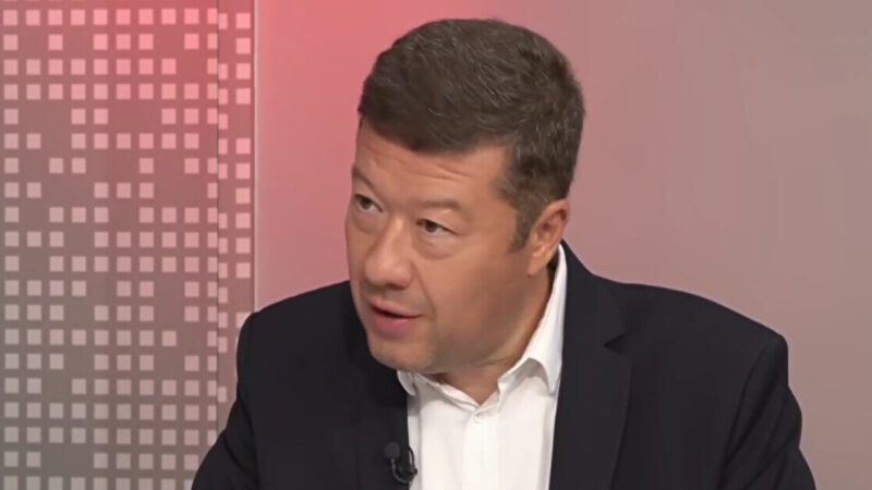 Новий спікер парламенту Чехії наказав зняти з будівлі прапор України