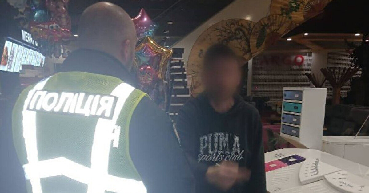 У київському ТРЦ нетверезий чоловік підірвав страйкбольну гранату