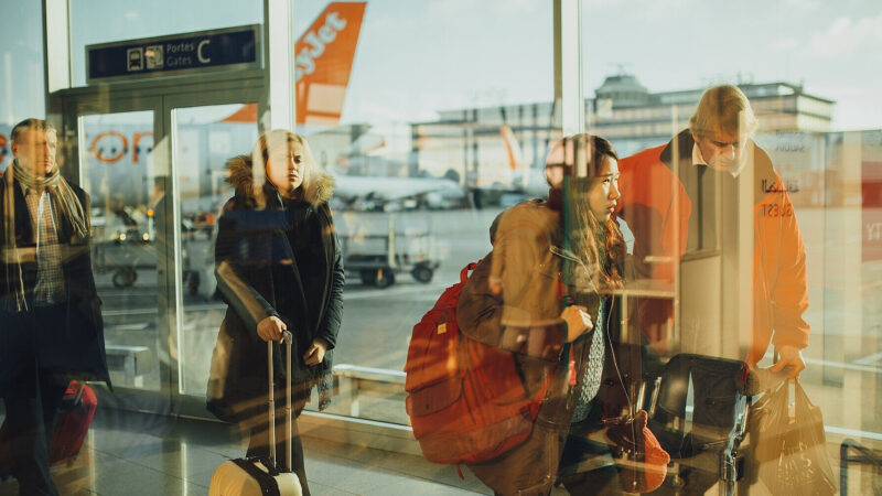 У Польщі призупиняли роботу два аеропорти через ракети в українському небі