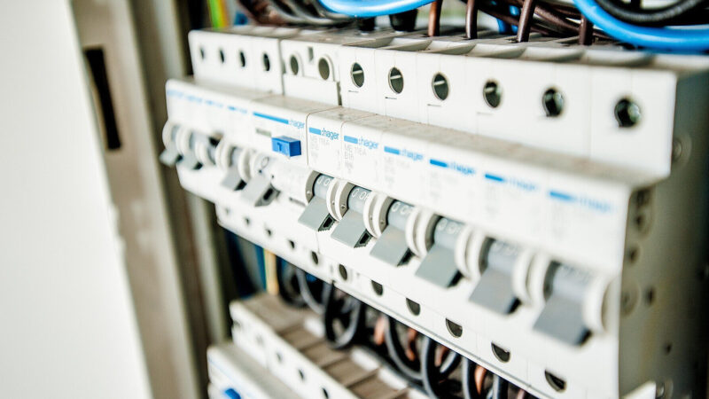 Міненерго повідомило про нові знеструмлення в областях, можливі графіки відключень