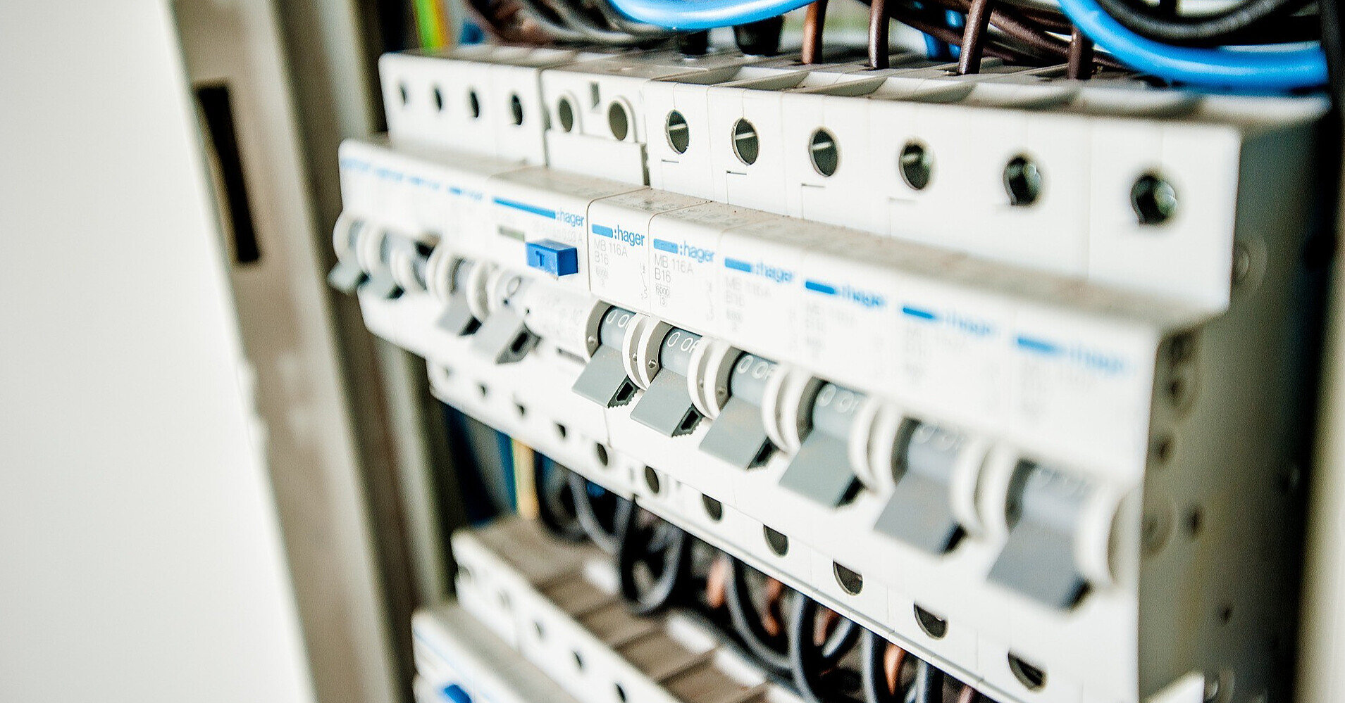 Міненерго повідомило про нові знеструмлення в областях, можливі графіки відключень