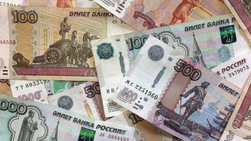 У РФ споживачі готуються до “шоку” інфляції після підвищення податків