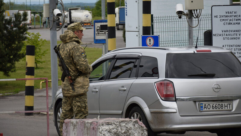 Чи є збої у роботі пунктів пропуску через відключення: пояснення ДПСУ