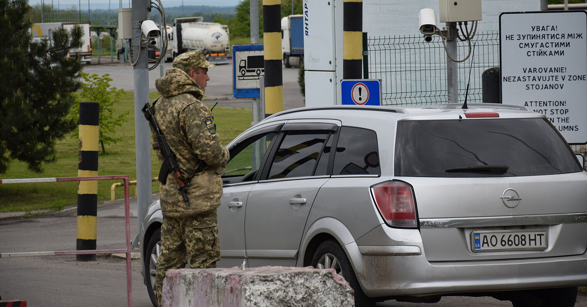 Чи є збої у роботі пунктів пропуску через відключення: пояснення ДПСУ