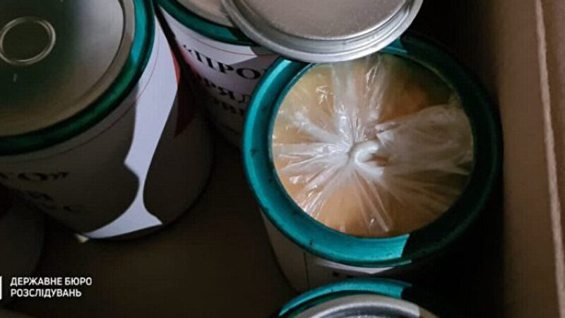 Прокурори викрили полковника та двох військових у збуті вибухівки