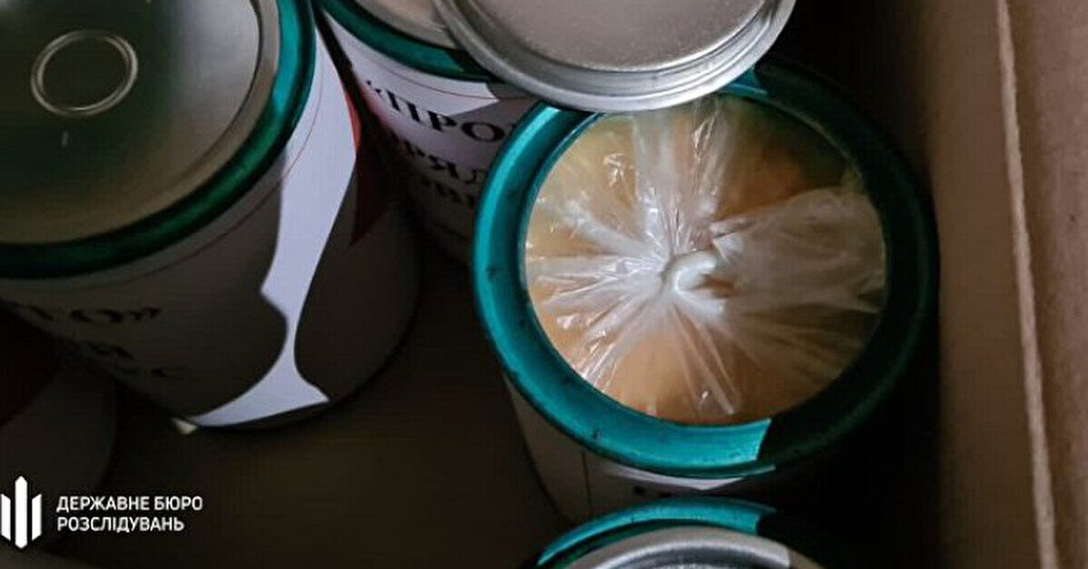 Прокурори викрили полковника та двох військових у збуті вибухівки