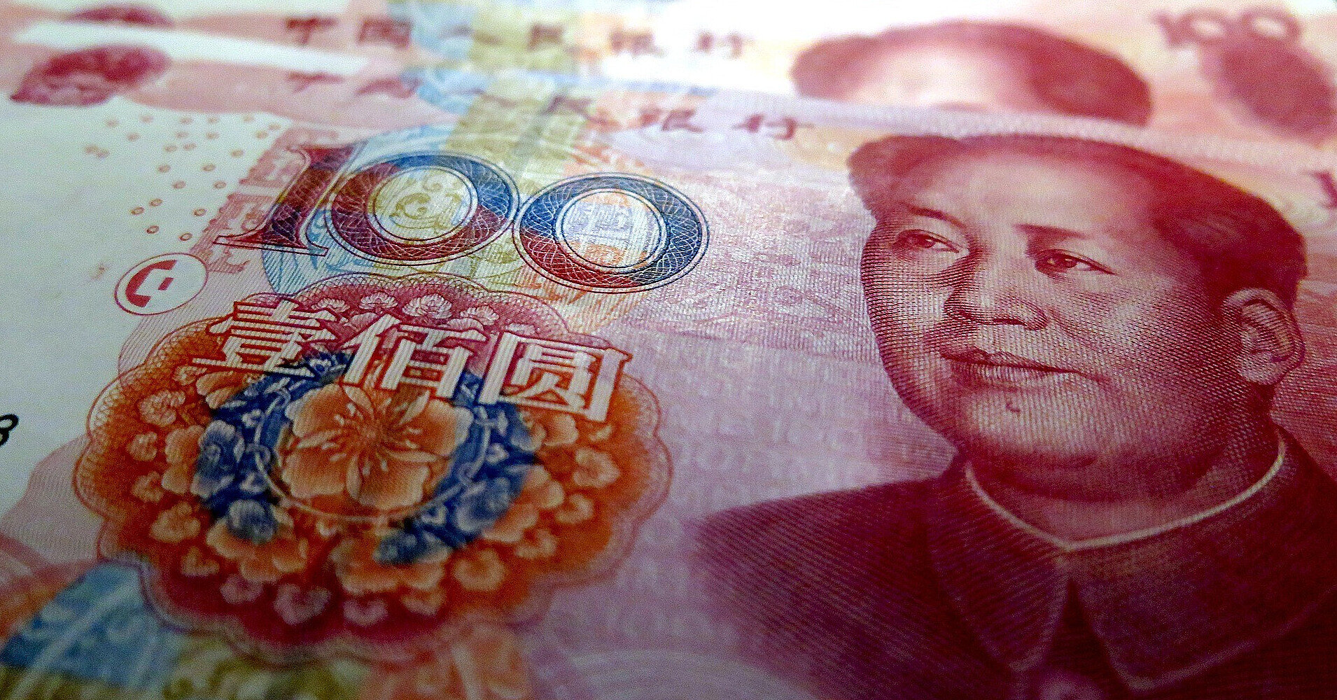 РФ уперше в історії продасть внутрішні облігації в юанях – Bloomberg