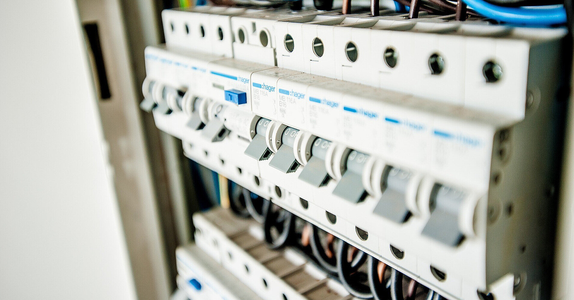 “Укренерго” показало графіки відключення світла на 9 грудня