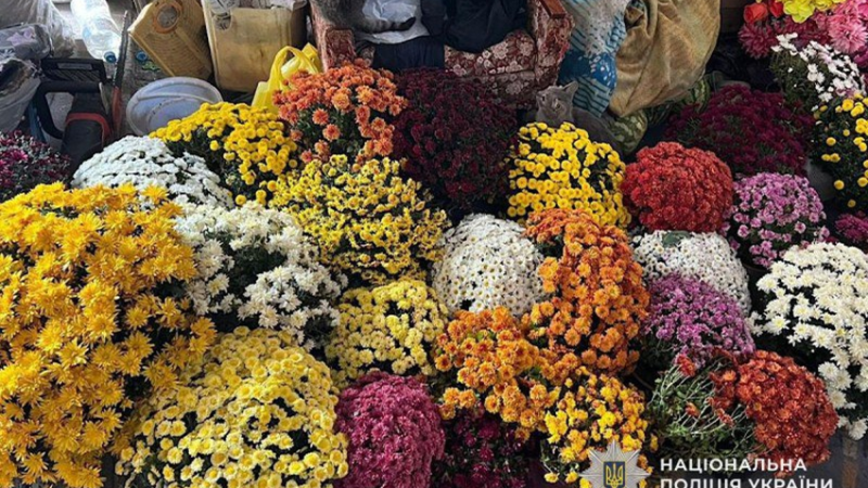 У Марганці затримано двох чоловіків, які обікрали могили загиблих військових