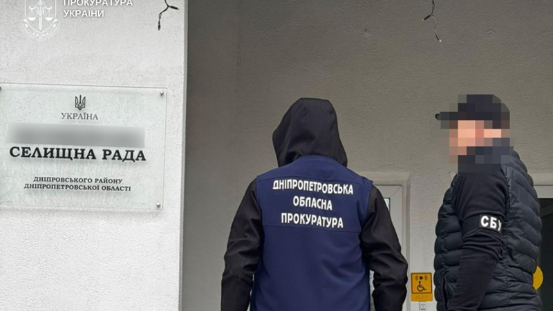 Незаконна приватизація лісових земель на березі Дніпра: викрито двох підозрюваних