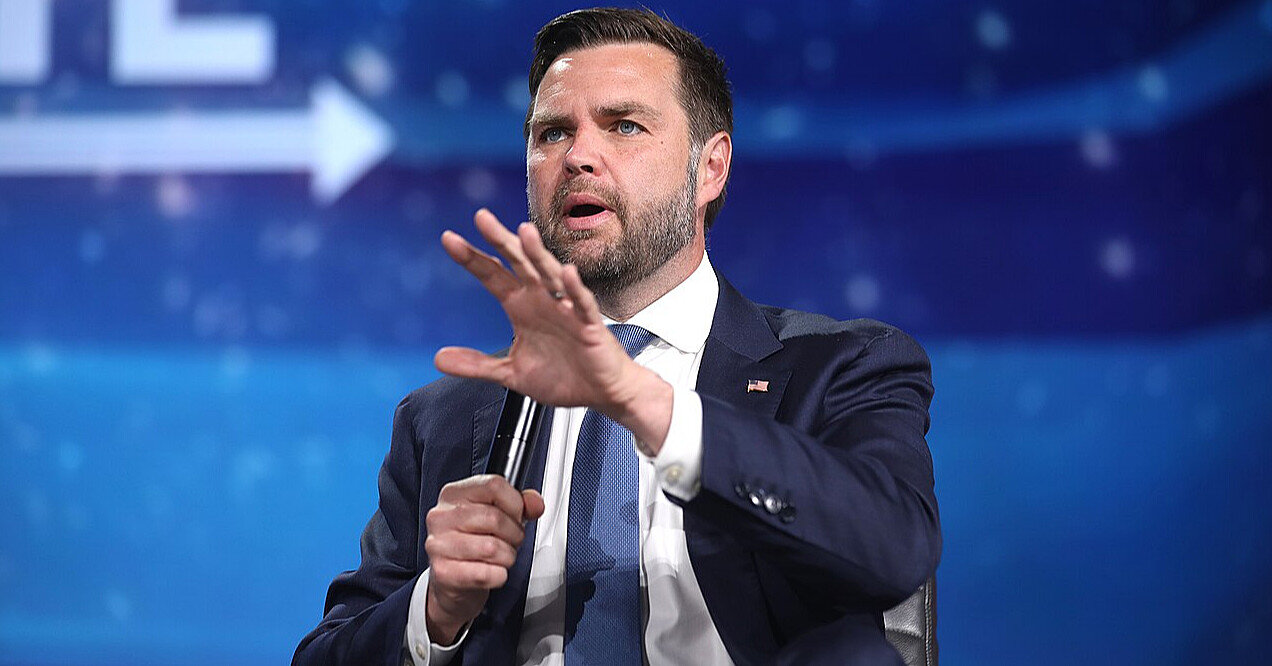 Венс: Ми допомагаємо американським пенсіонерам замість відправки грошей в Україну