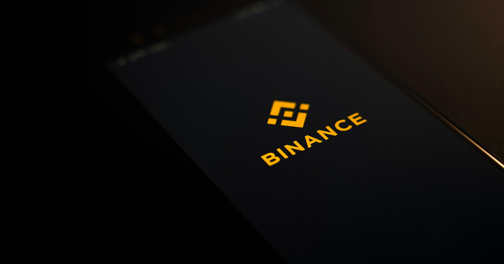 Binance тимчасово зупиняє виведення коштів на банківські картки для українців