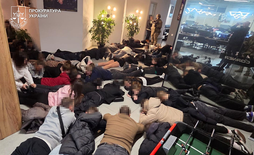 «Фабрика дзвінків»: у Дніпрі викрили мережу шахрайських кол-центрів