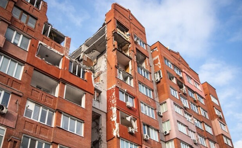 Існує ризик обвалу: як у Дніпрі відновлюють будинок на Виконкомівський після атаки рф