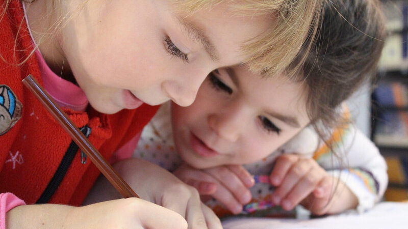 В Україні з початку року усиновили менше 1000 дітей, ще понад 1500 сімей – в черзі на облік