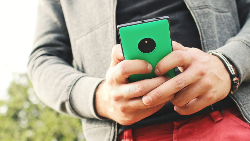 У РФ запроваджують тотальний контроль над усіма мобільними телефонами – ЦПД