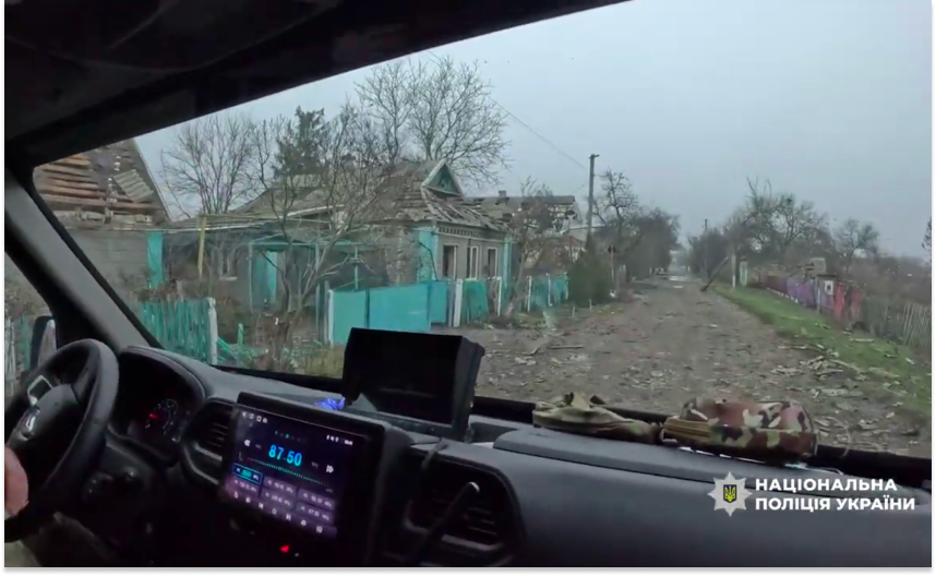 Правоохоронці евакуювали родину з двома дітьми з прифронтової громади Дніпропетровщини