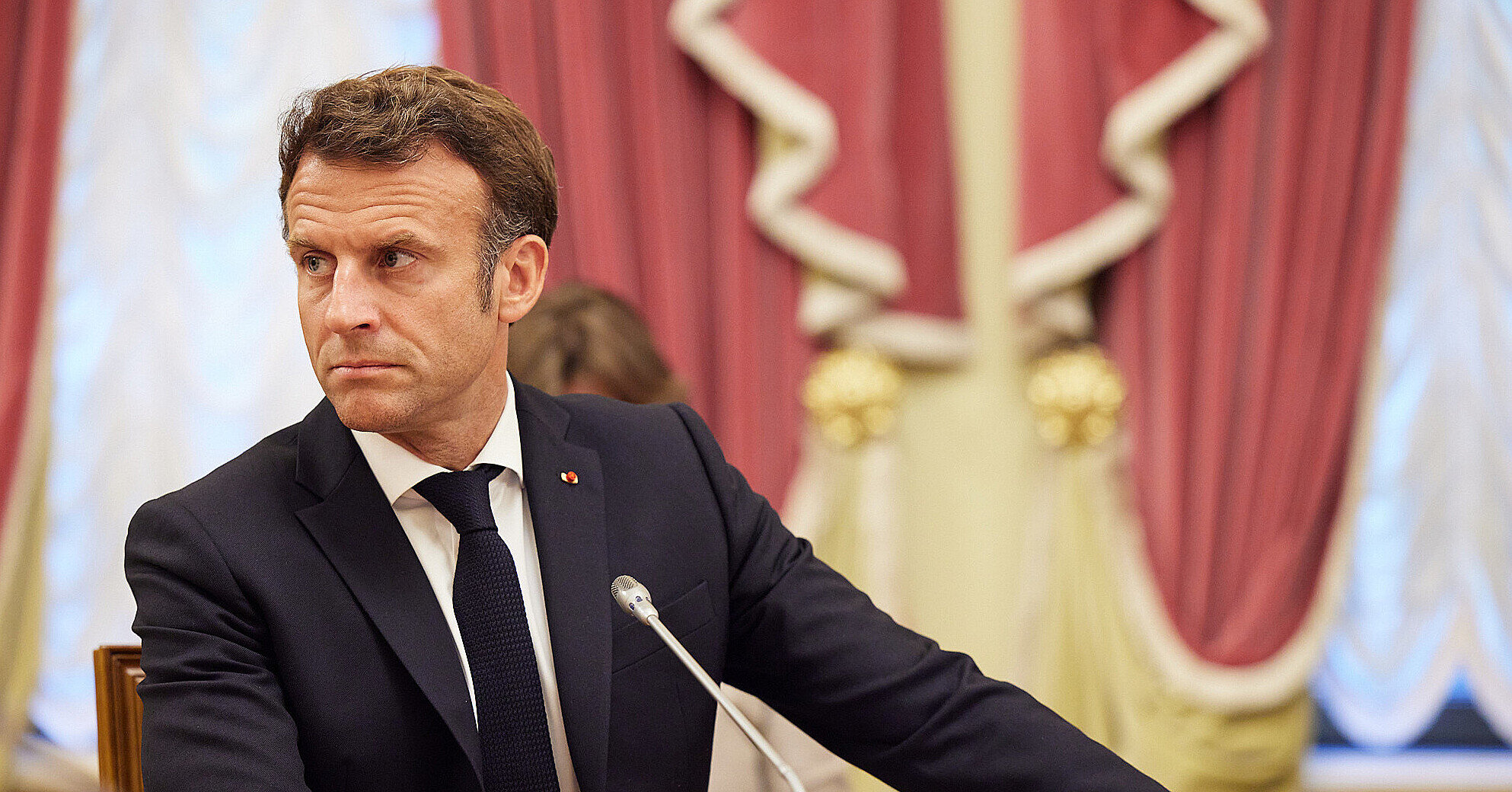 Макрон про “репараційний кредит”: Маємо дозволити Україні продовжувати опір