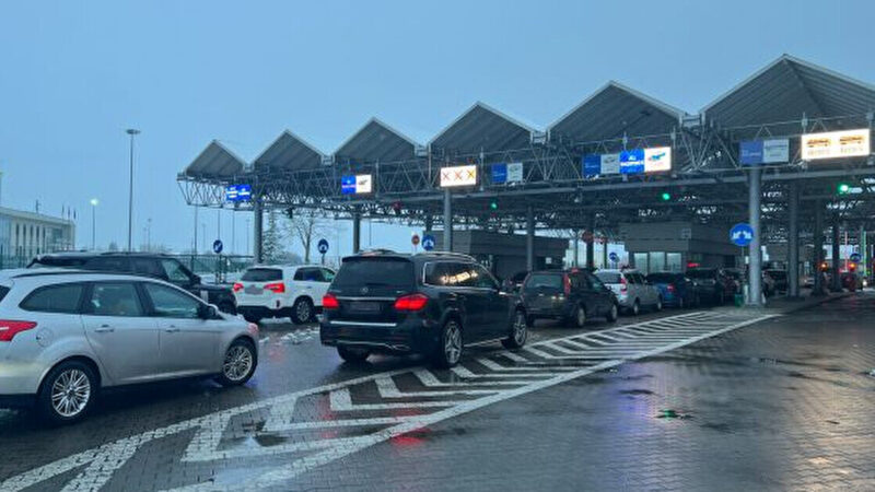 У Держприкордонслужбі спростували заяви про масовий виїзд українців за кордон