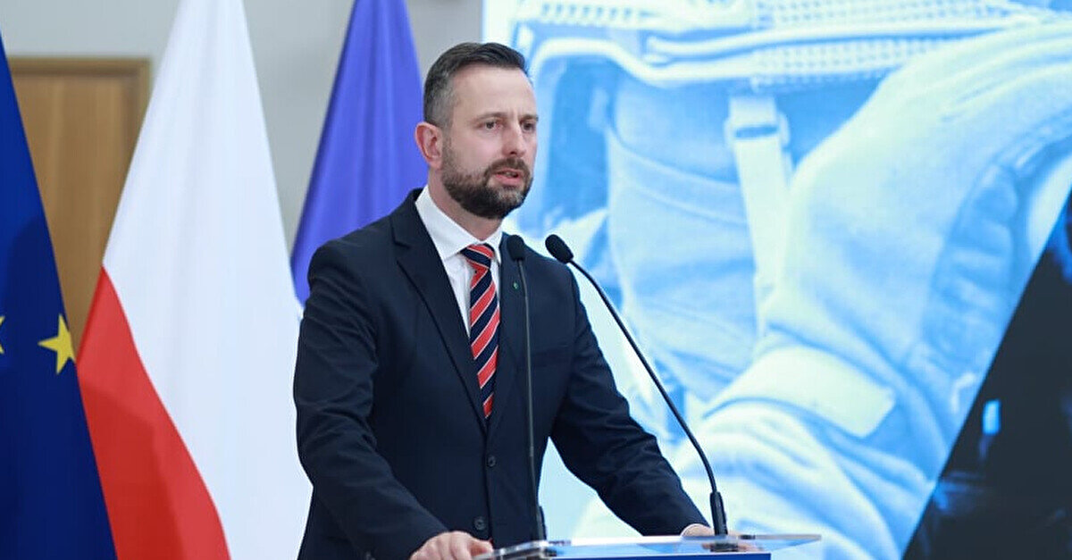 Міністр оборони Польщі відреагував на інцидент з російським літаком