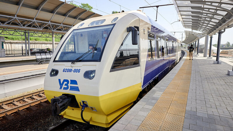 Через обстріли затримується низка поїздів – деталі від “Укрзалізниці”