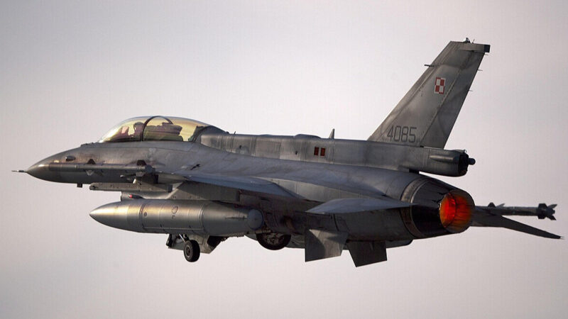 Польща перехопила літак РФ та закривала небо через метеозонди з Білорусі