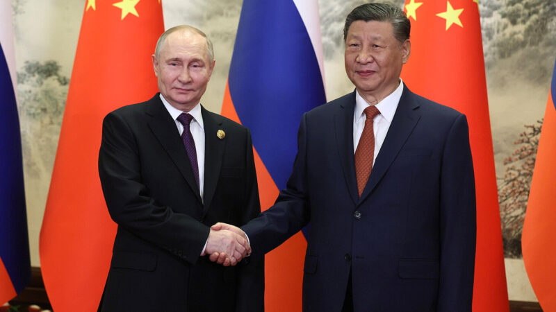 Сі Цзіньпін у новорічному привітанні Путіну запевнив у зміцненні партнерства