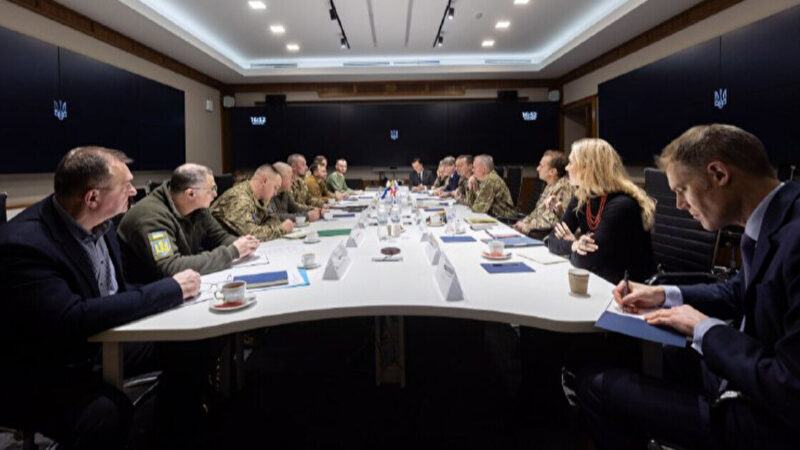 Україна обговорила з Францією та Британією присутність міжнародного контингенту