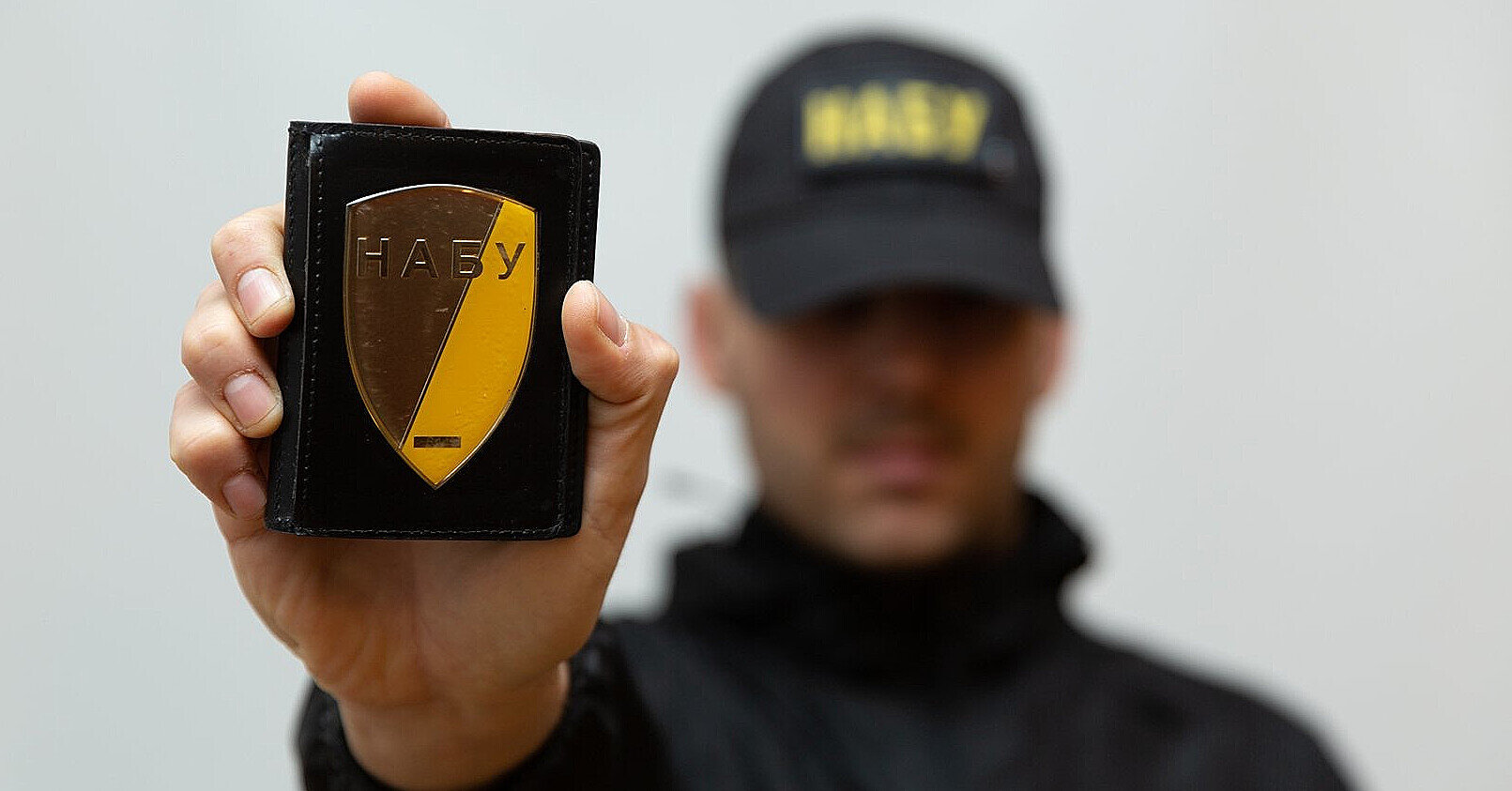 Суд звільнив під домашній арешт детектива НАБУ, підозрюваного у шпигунстві для РФ