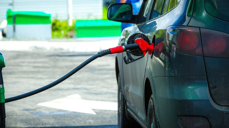 Бензин у Росії коштує дорожче, ніж у США: яка причина