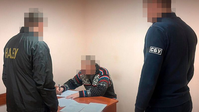 Корупція в закупівлях захисту для танків: ексгендиректора заводу взяли під варту і призначили заставу