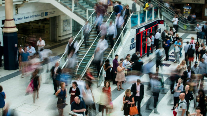 60% українців спілкуються у побуті українською мовою – соціолог