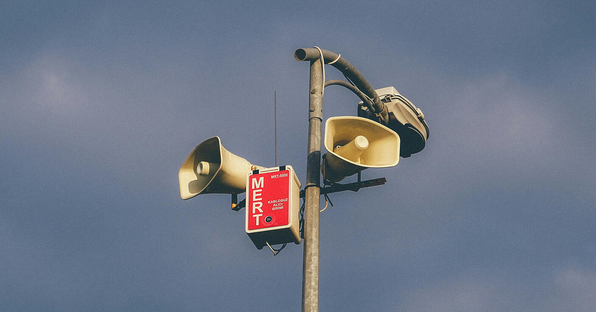 В Україні вводять оновлене сповіщення повітряних тривог