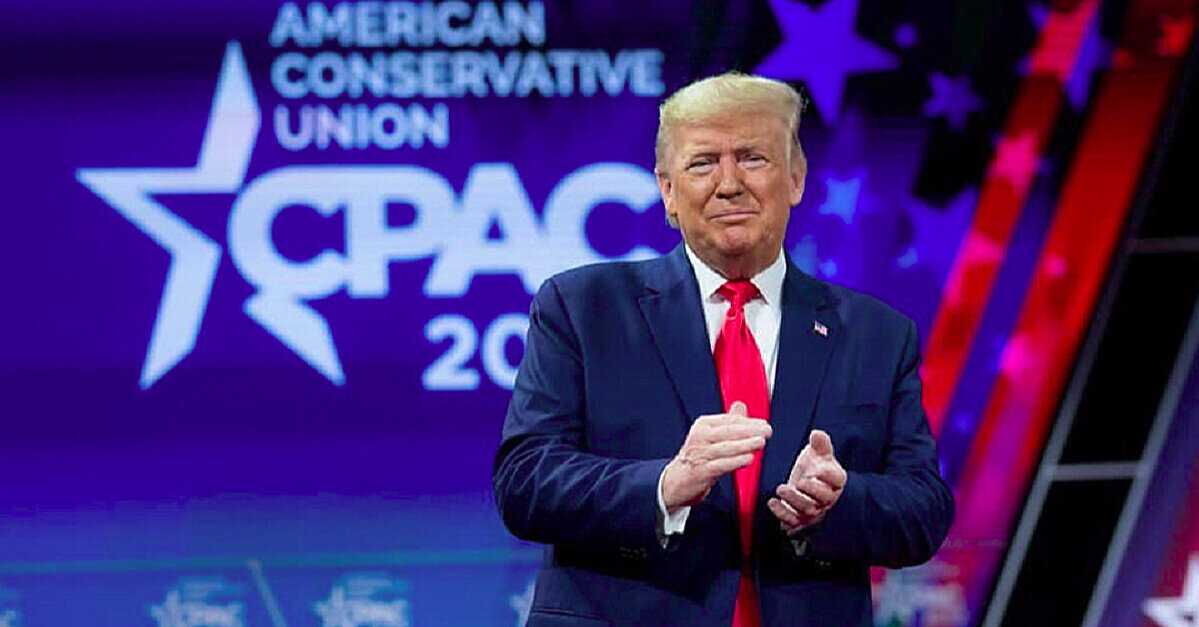 ЗМІ дізналися, як Трамп “розрядив” переговори з Зеленським дзвінком колишньої “Міс Україна”