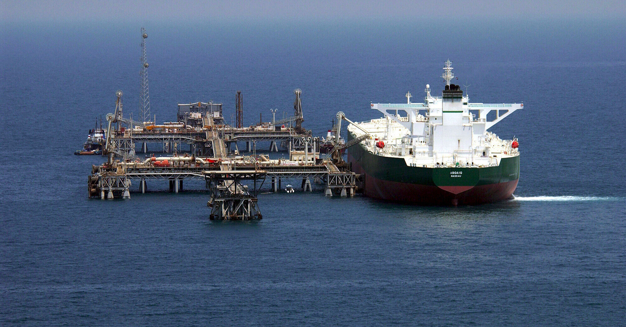 Bloomberg: Російська нафта застрягла в морі, цени знову обвалилися