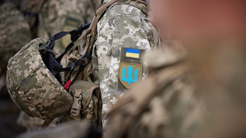 На Рівненщині ломом побили військового ТЦК під час оповіщення – він у тяжкому стані