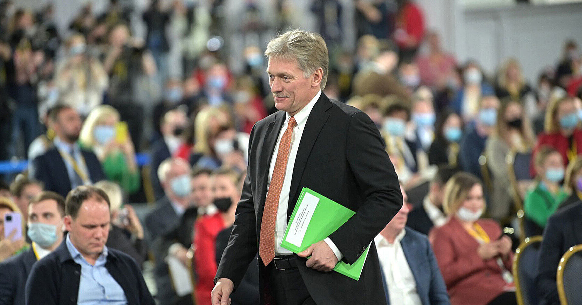 У Кремлі кажуть, що Путін готовий “вести діалог” з Макроном