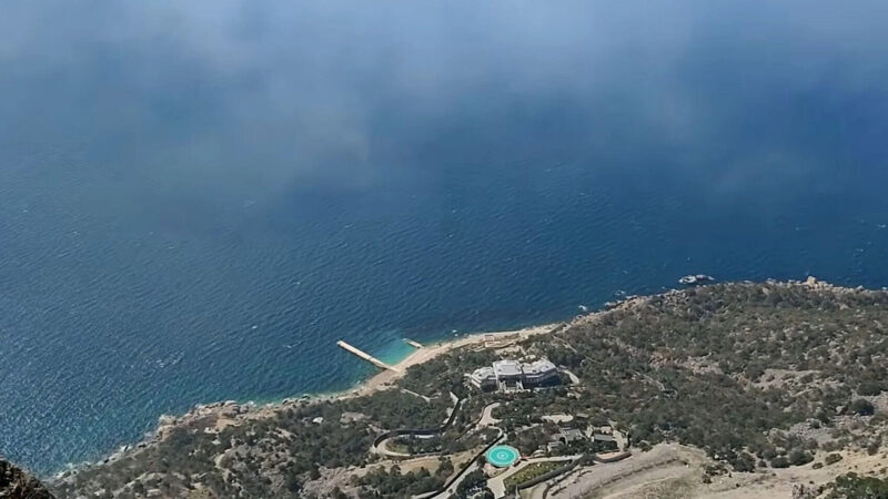 Журналісти знайшли новий палац Путіна в Криму з особистою клінікою