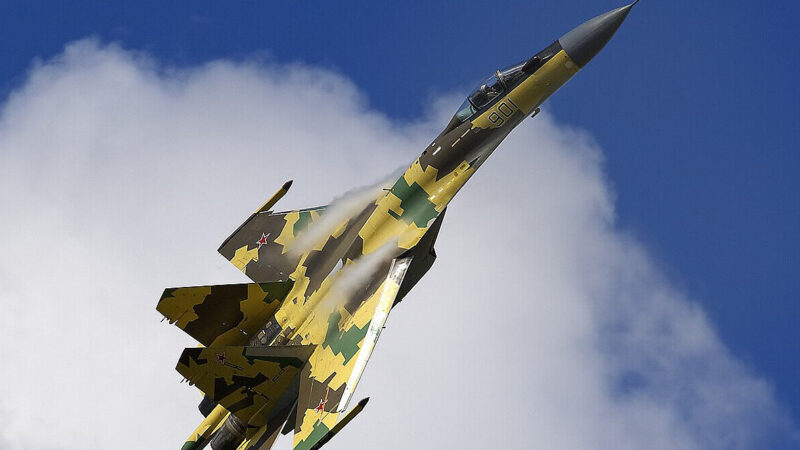 РФ отримала з Китаю 85% авіаційних шин для бомбардувальників Су-34 та Су-35С