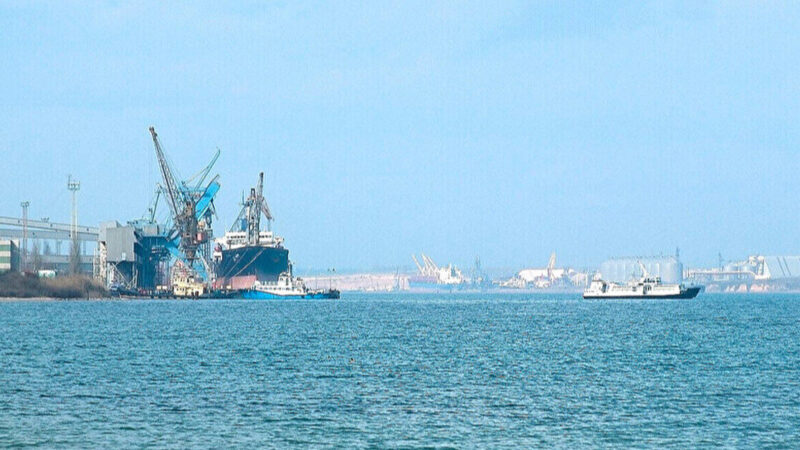 Порт Південний відновив роботу після обстрілу: наскільки безпечне судноплавство