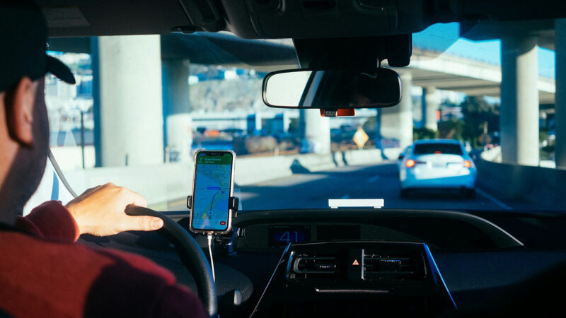 Податкова: Таксисти мають платити такі ж податки, як наймані працівники