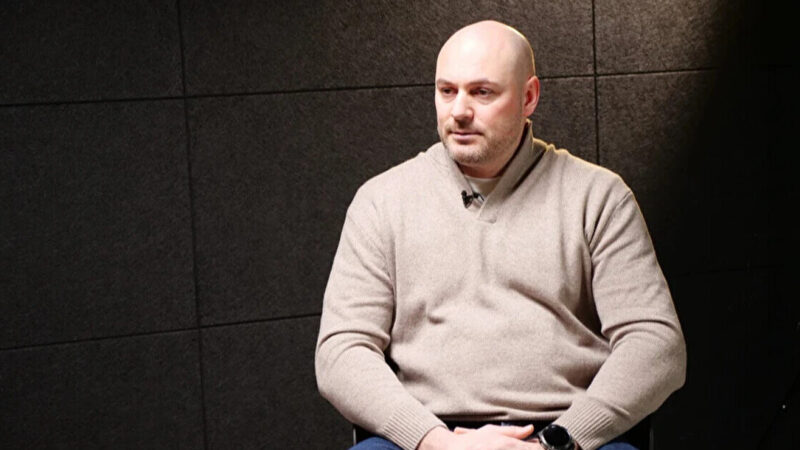 Детектив НАБУ Магамедрасулов стверджує, що в перші дні вторгнення РФ охороняв Офіс президента