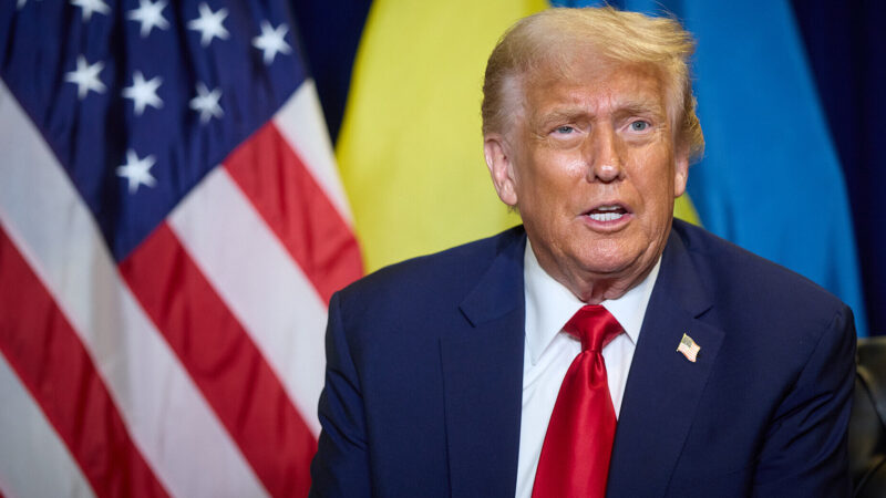 Трамп: Зеленський має бути реалістом, 82% українців вимагають угоди