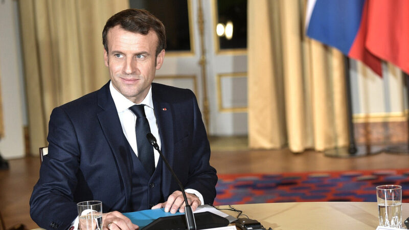 У Макрона заявили, що він наразі не планує говорити з Путіним