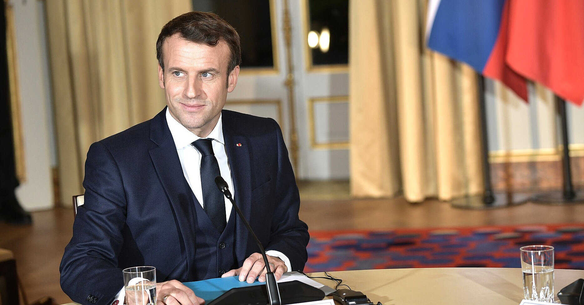 У Макрона заявили, що він наразі не планує говорити з Путіним