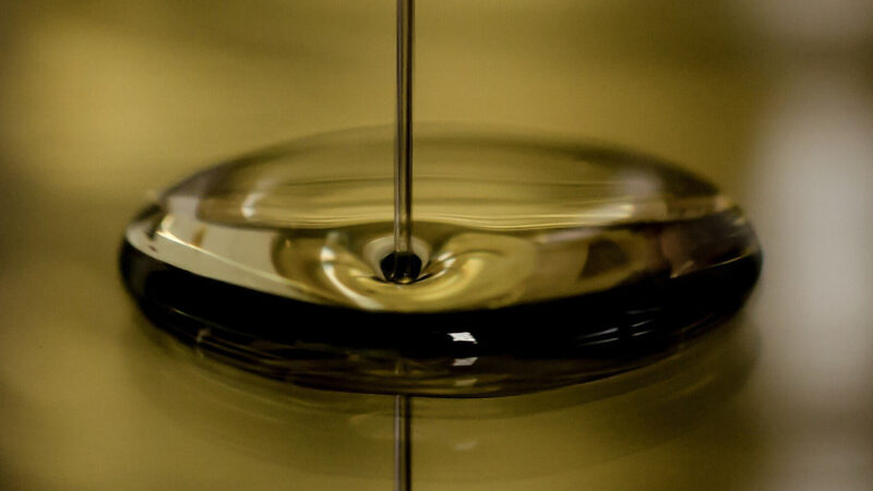 Великі індійські нафтопереробні заводи почали скуповувати нафту в РФ – Bloomberg