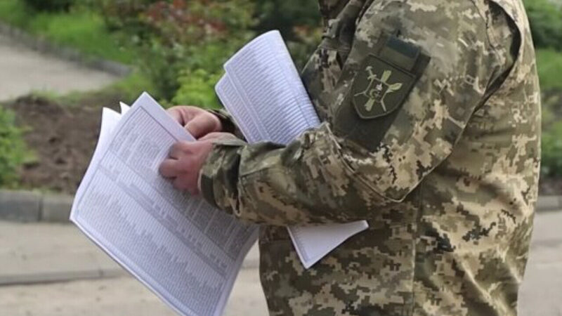 Співробітники ТЦК, які побили звільненого з полону морпіха в Одесі, отримали підозру