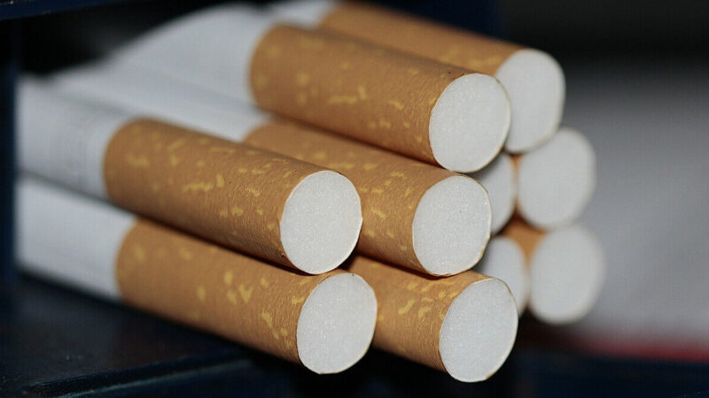 У метеозондах, які залетіли у Польщу з Білорусі, виявили кілька тисяч пачок сигарет