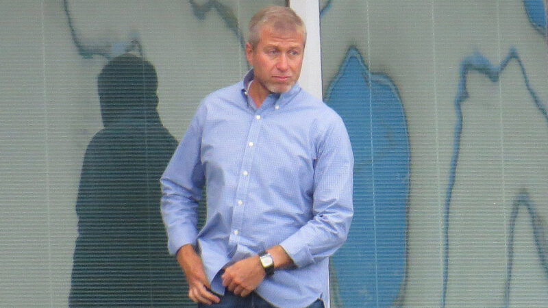 Стармер дав Абрамовичу “останній шанс” передати Україні гроші за продаж “Челсі”