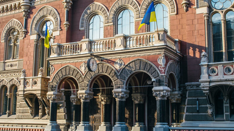 У НБУ розповіли, скільки мільярдів доларів продали за рік, щоб підтримати курс гривні